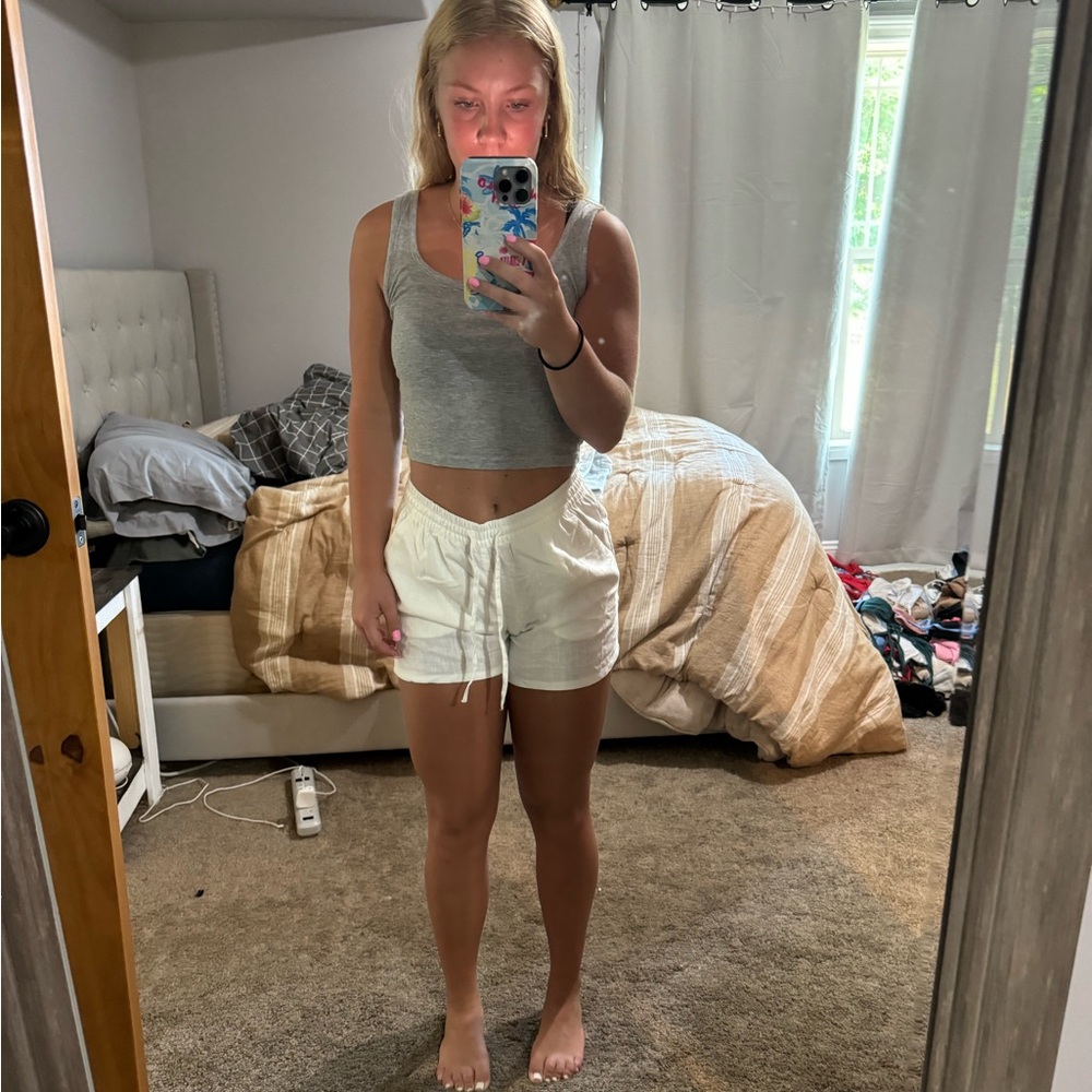 H&M White linen Shorts High-Waisted Stretchy Design